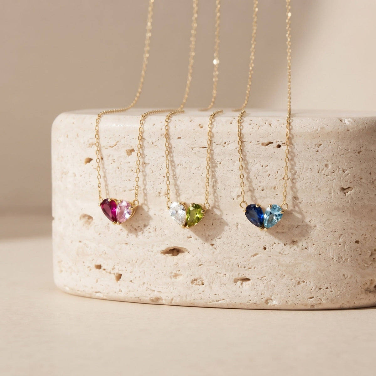 Tres collares Elora con distintas piedras