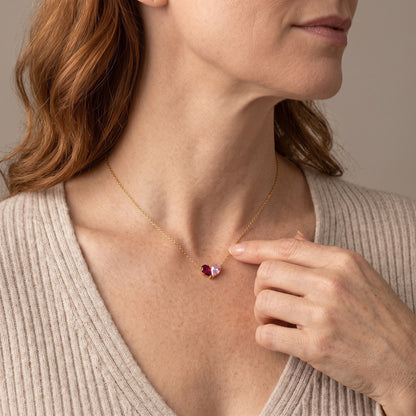 Mujer llevando el Collar Elora