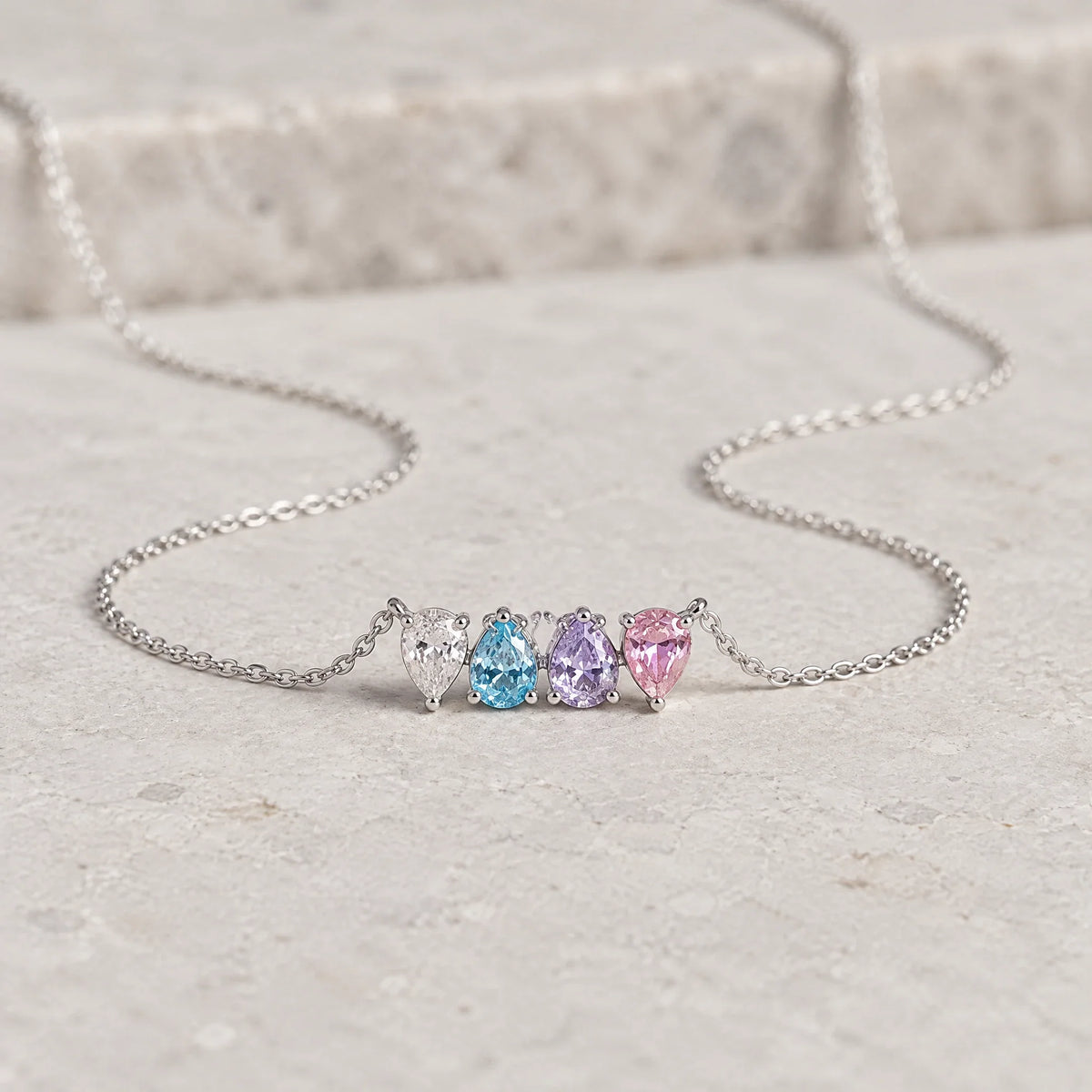 Collar Raíces en plata con cuatro piedras de nacimiento